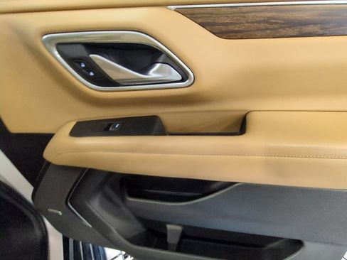 Used 2021 Chevrolet Tahoe Premier w/ Premium Package image 22