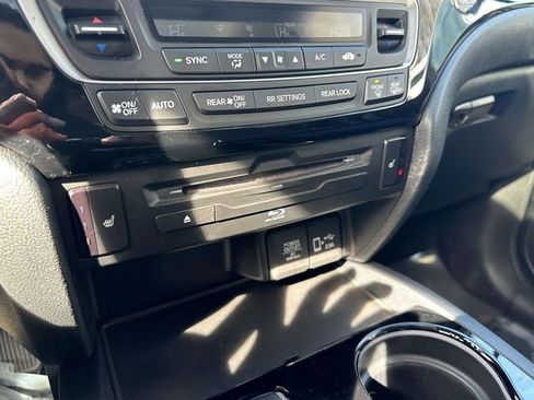 Certified 2022 Honda Pilot Touring image 22