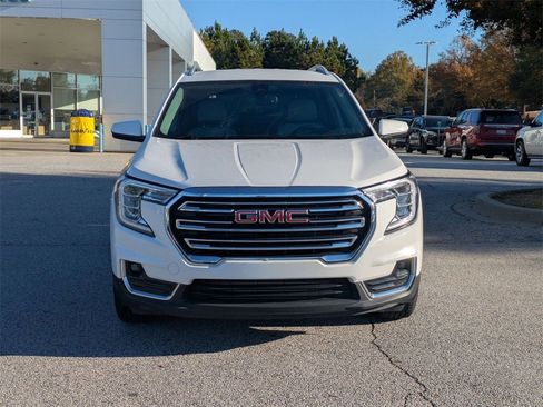 Used 2023 GMC Terrain SLT image 3
