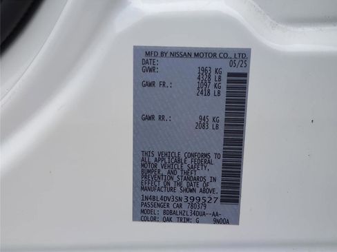 Used 2025 Nissan Altima 2.5 SV FWD image 11