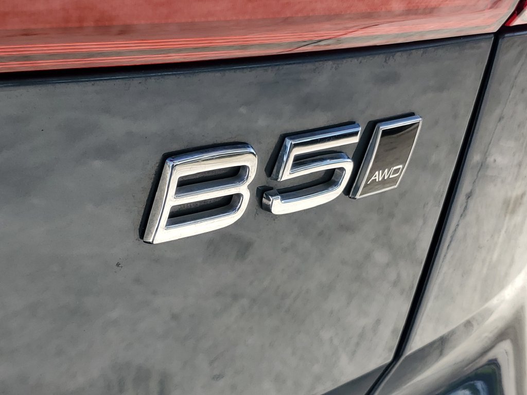 Certified 2024 Volvo XC60 B5 Core AWD/4WD image 8