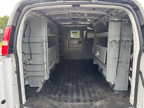 Used 2018 Chevrolet Express 2500 w/ Driver Convenience Package RWD image 17