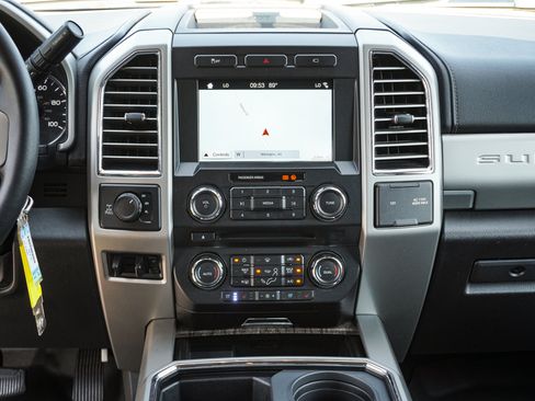 Used 2017 Ford F350 Lariat AWD/4WD image 29