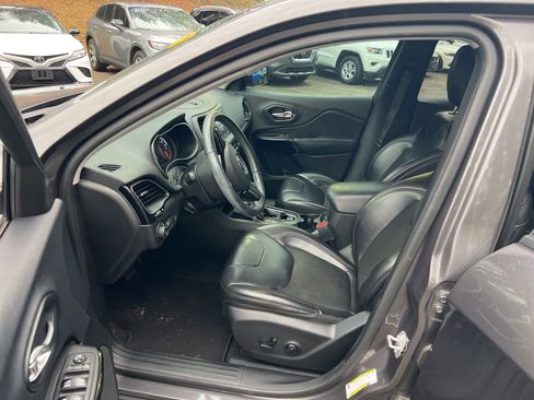 Used 2019 Jeep Cherokee Latitude Plus image 16