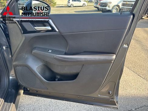Used 2024 Mitsubishi Outlander SE FWD image 41