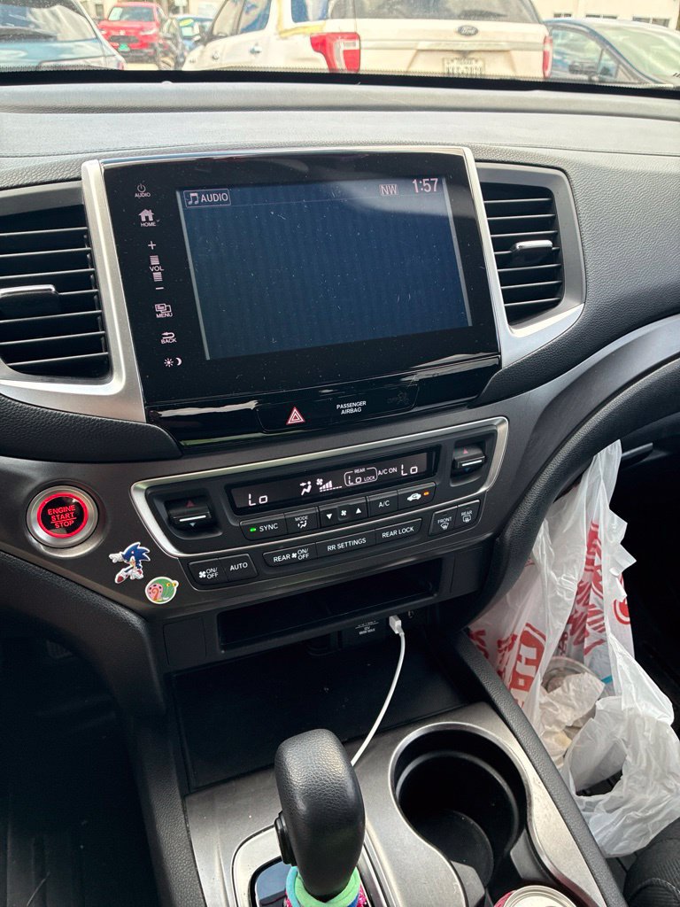 Used 2017 Honda Pilot EX image 10