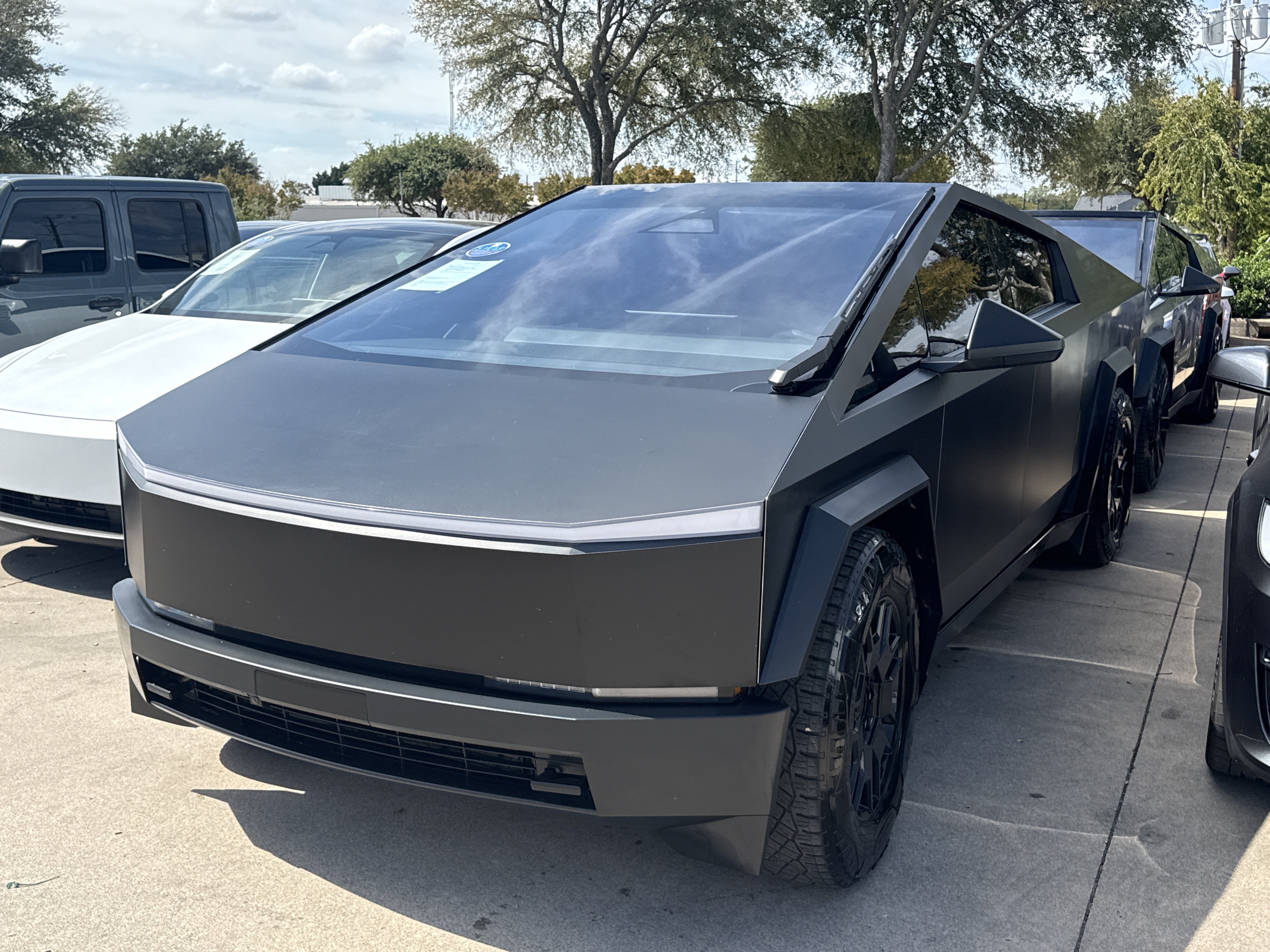 Used 2024 Tesla Cybertruck AWD Crew Cab image 2