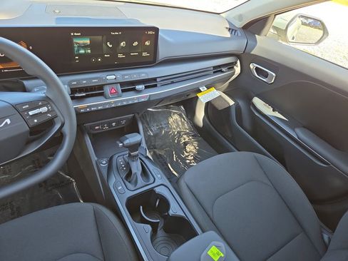 New 2026 Kia K4 LXS image 21