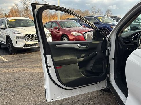 Used 2020 Ford Escape SE image 11