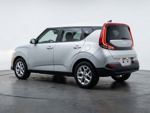 Used 2025 Kia Soul FWD image 6