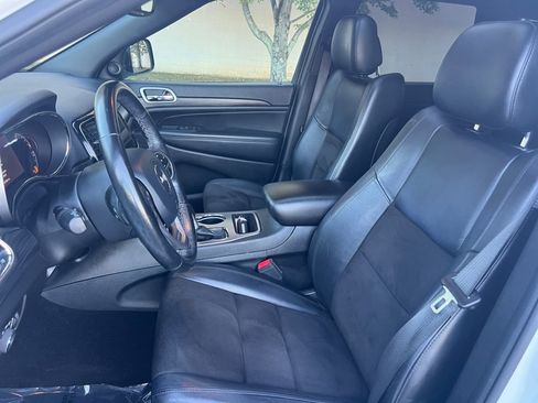 Used 2020 Jeep Grand Cherokee Altitude image 34