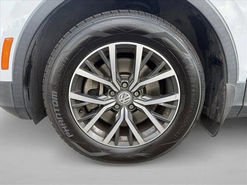 Used 2019 Volkswagen Tiguan SE image 24