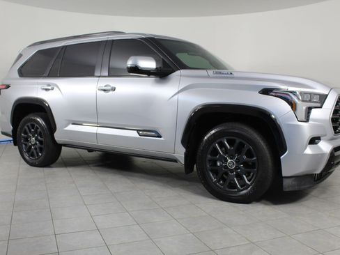 Used 2024 Toyota Sequoia Platinum image 7