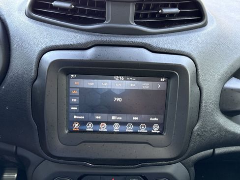 Used 2020 Jeep Renegade Latitude image 20