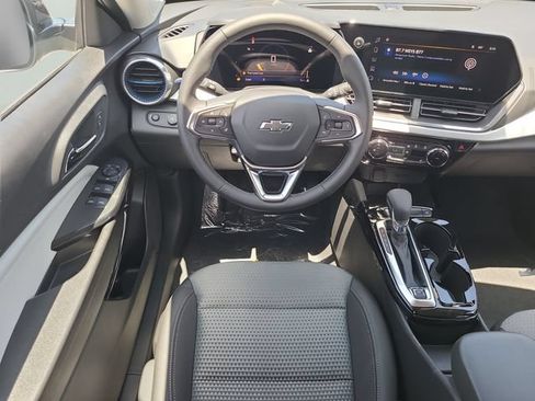 New 2026 Chevrolet Trax LT w/ Midnight Edition FWD image 13