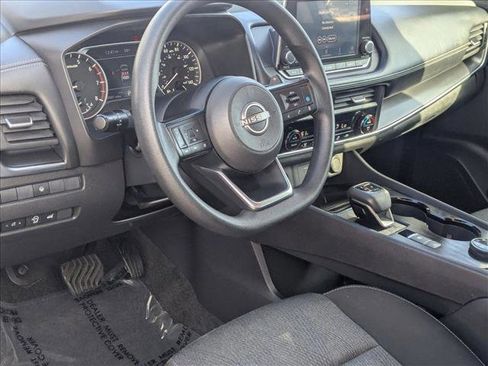 Used 2024 Nissan Rogue SV image 10