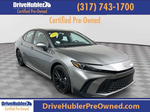 Used 2025 Toyota Camry SE image 1