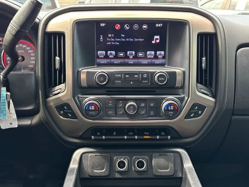 Used 2016 GMC Sierra 2500 Denali w/ Suspension Package, Off-Road AWD/4WD image 20