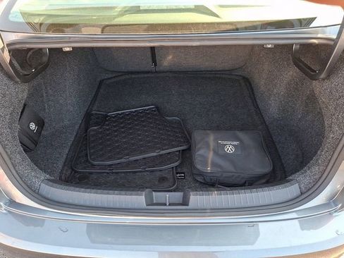 Used 2021 Volkswagen Jetta SE w/ SE Cold Weather Package image 30