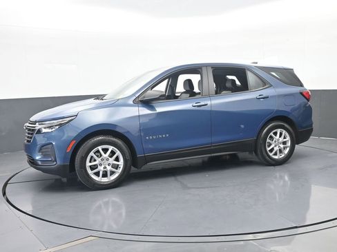 Used 2024 Chevrolet Equinox LS FWD image 2