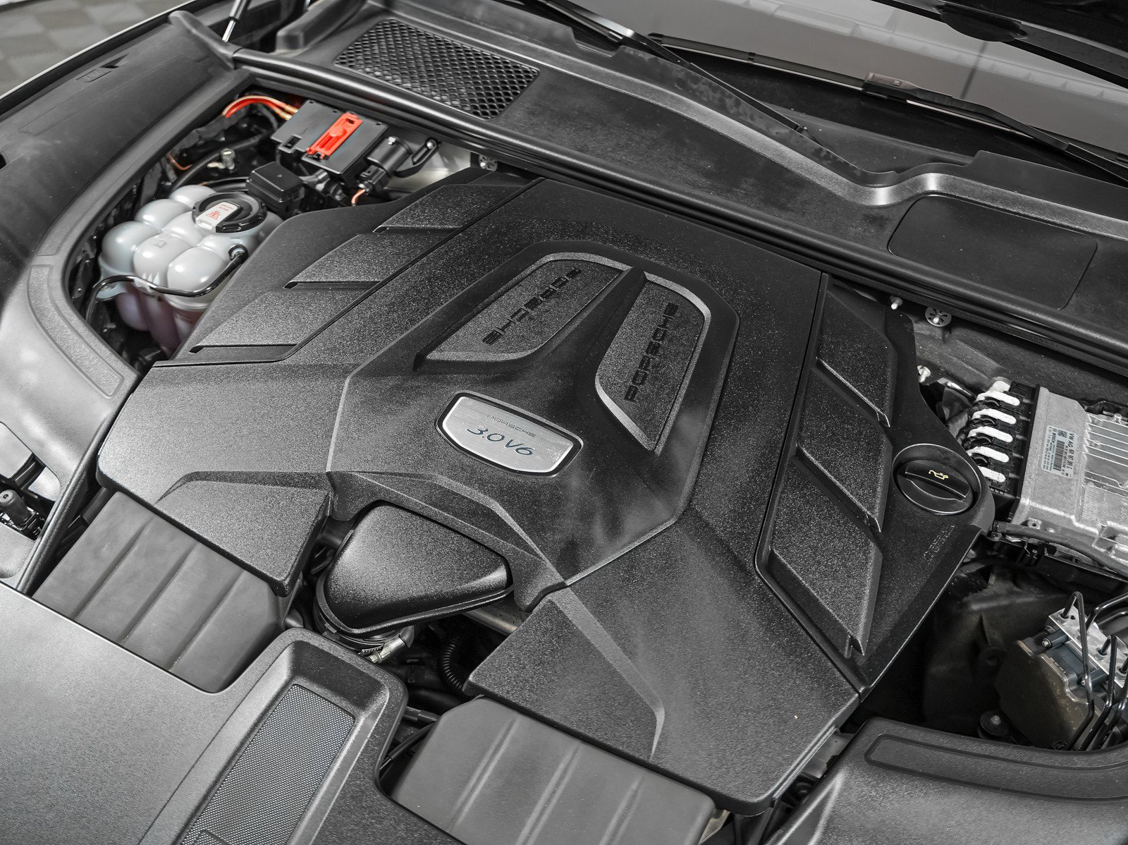 Certified 2023 Porsche Cayenne AWD/4WD image 14