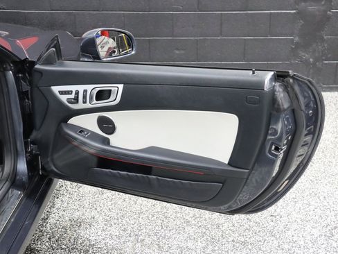 Used 2013 Mercedes-Benz SLK 250 image 39