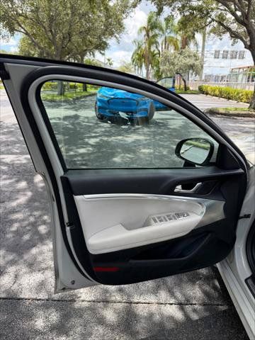 Used 2025 Genesis G70 2.5T RWD image 12