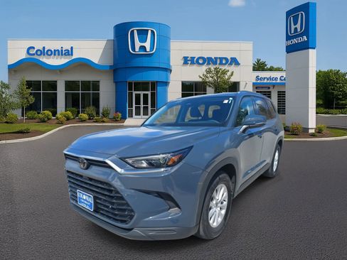 Used 2024 Toyota Grand Highlander XLE image 1