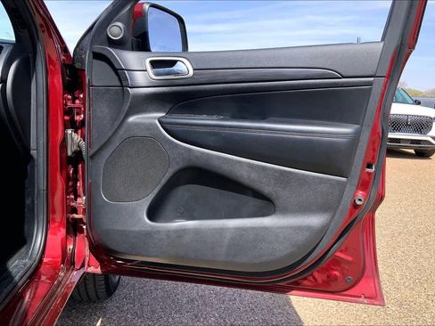 Used 2022 Jeep Grand Cherokee Laredo X image 23