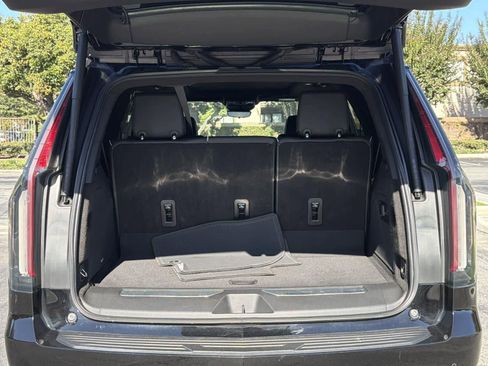 Used 2024 Cadillac Escalade Premium Luxury image 33