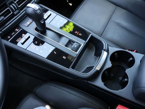 Certified 2023 Porsche Macan S AWD/4WD image 26