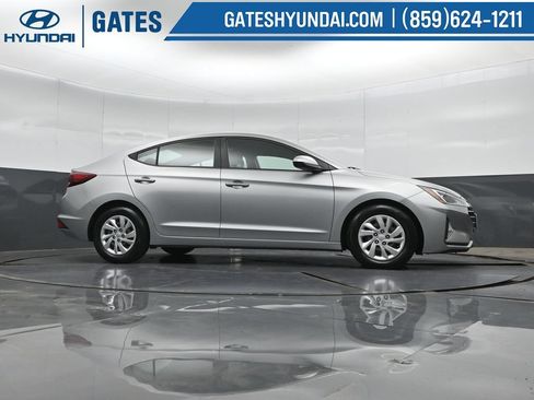 Used 2020 Hyundai Elantra SE FWD image 34