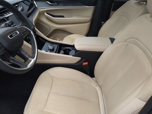 Used 2022 Jeep Grand Cherokee Limited 4xe w/ Luxury Tech Group II image 17