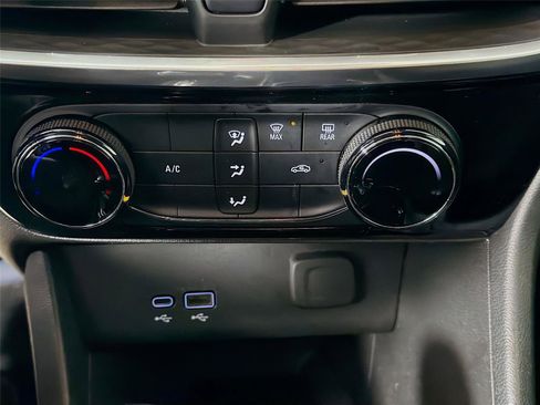 Used 2024 Buick Encore GX Sport Touring image 16