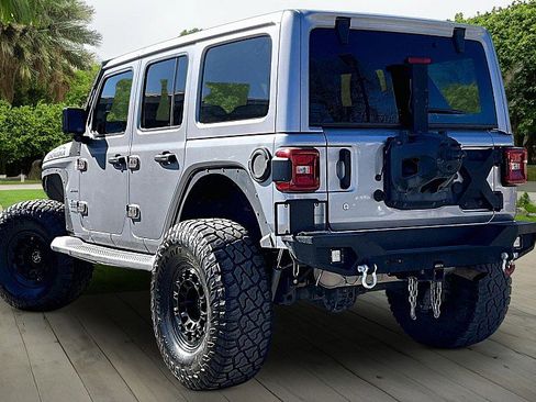 Used 2020 Jeep Wrangler Unlimited Sahara image 12