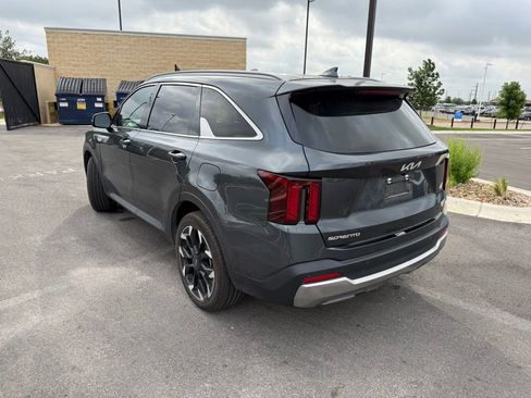 Used 2024 Kia Sorento EX FWD image 6