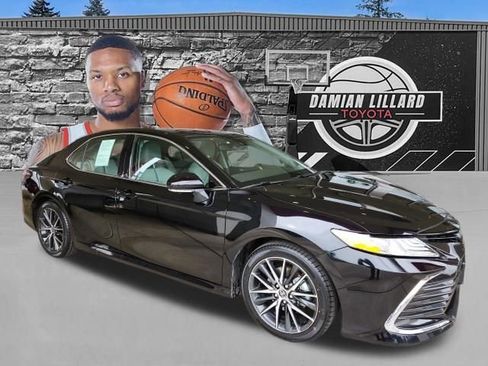 Used 2024 Toyota Camry XLE w/ Navigation Package AWD/4WD image 1