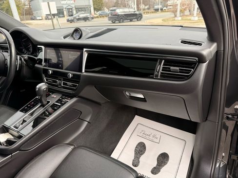 Used 2022 Porsche Macan AWD/4WD image 21