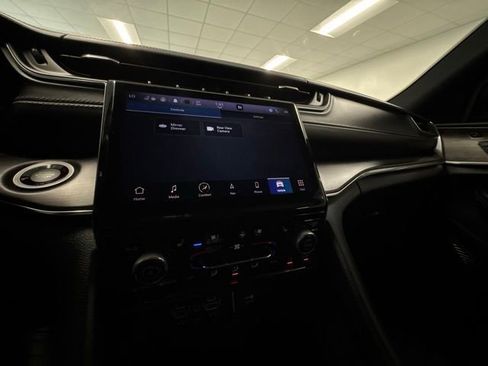 Used 2022 Jeep Grand Cherokee Overland w/ Luxury Tech Group IV RWD image 18