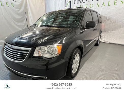 Used 2015 Chrysler Town & Country Touring FWD image 3