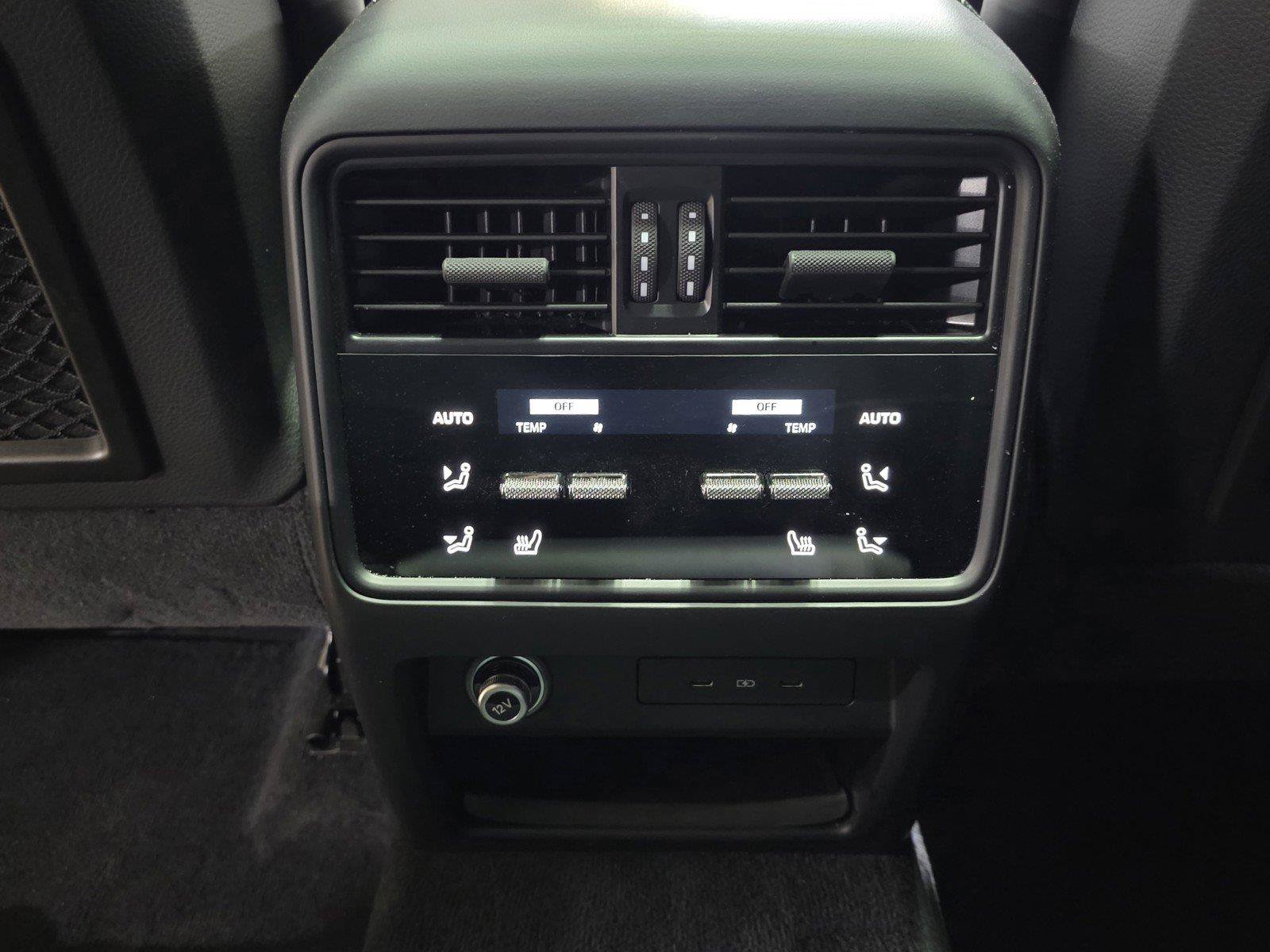 Used 2024 Porsche Cayenne Coupe AWD/4WD image 16
