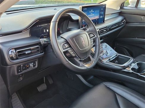 Certified 2023 Lincoln Nautilus AWD w/ Premium Package image 9