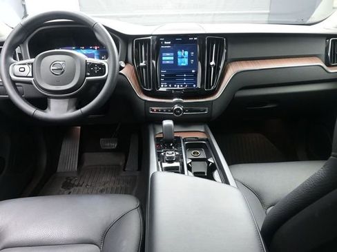 Used 2023 Volvo XC60 B5 Plus w/ Climate Package FWD image 9