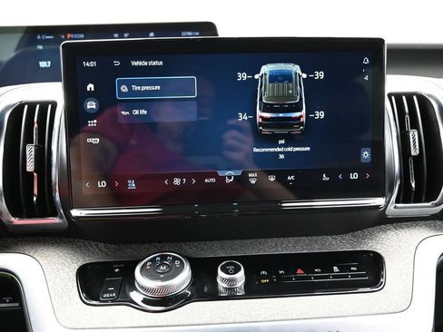 Used 2025 Ford Expedition Tremor AWD/4WD image 31