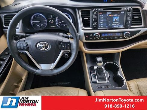 Used 2016 Toyota Highlander Limited Platinum AWD/4WD image 29