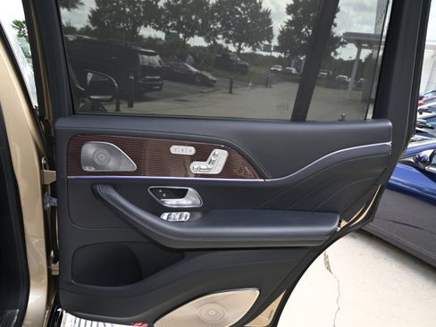 Used 2023 Mercedes-Benz Maybach GLS 600 4MATIC image 56