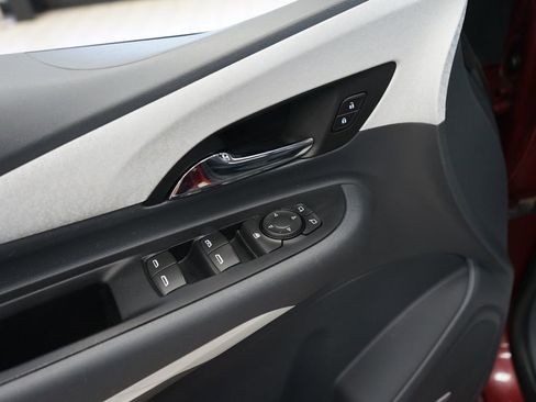 Used 2018 Chevrolet Bolt Premier w/ Driver Confidence II Package FWD image 26