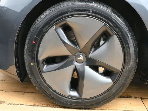 Used 2018 Tesla Model 3 Long Range image 8