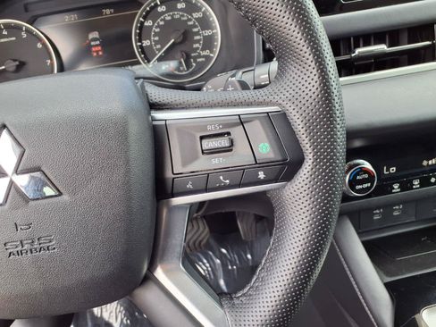 Used 2025 Mitsubishi Outlander SE AWD/4WD image 26