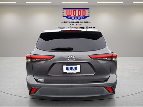 Used 2021 Toyota Highlander XLE AWD/4WD image 5